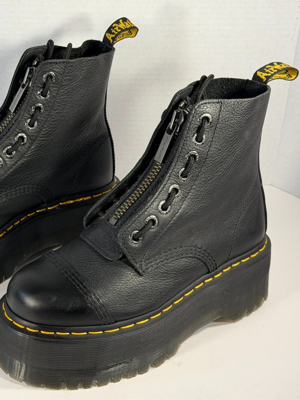 Women's Size 8 Dr Martens Sinclair Boots - Picture 5 of 16